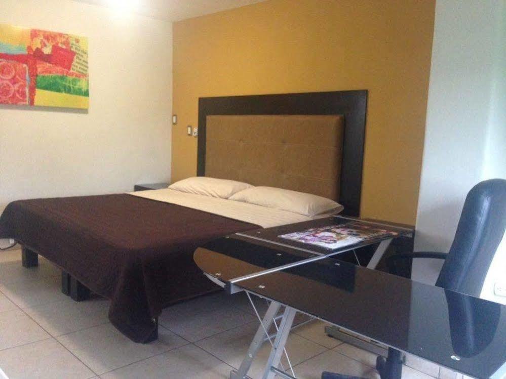Hotel Flores Guamuchil Eksteriør billede