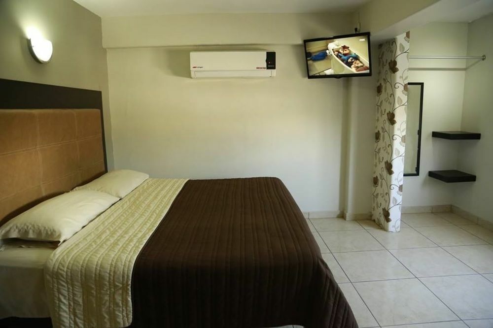 Hotel Flores Guamuchil Eksteriør billede